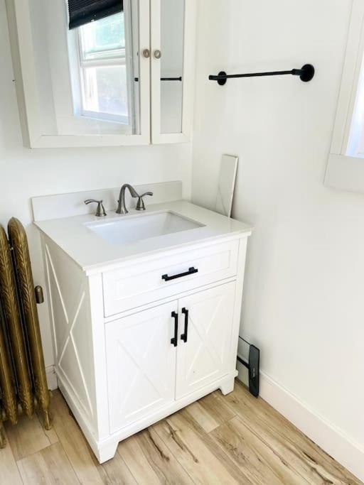 Delightful 2Br Apartment With Balcony - 15 Min From Mohegan Sun- Foxwoods Casinos & Mystic New London Ngoại thất bức ảnh