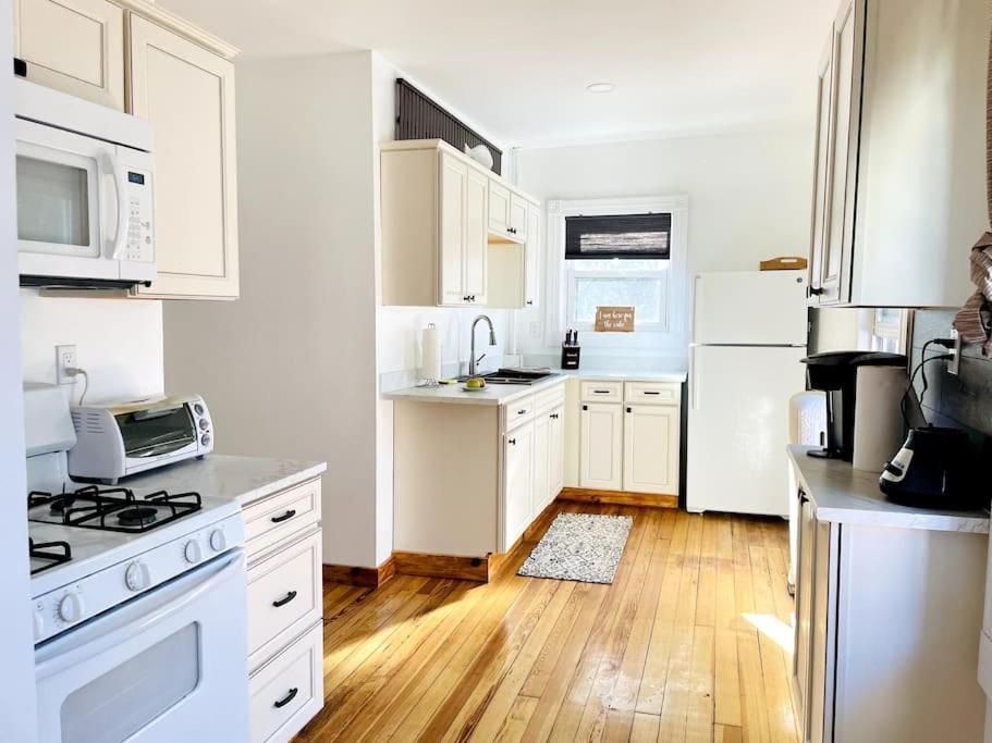 Delightful 2Br Apartment With Balcony - 15 Min From Mohegan Sun- Foxwoods Casinos & Mystic New London Ngoại thất bức ảnh